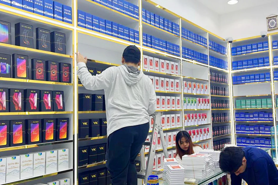 Proses produksi di pabrik Yichen Technology Shenzhen, sumber langsung produk Trusmi Indonesia.